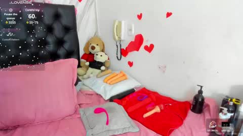 Snapshot of layqueen77 chatting on 02-19-25, 06:54 Layqueen online show from 02-19-25, 06:54