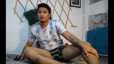 Snapshot of le_petit_princeb612 chatting on 11-01-25, 12:07 andres online show from 11-01-25, 12:07