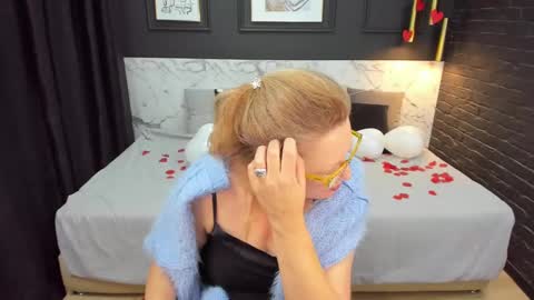 Lea online show from 02-15-25, 08:33