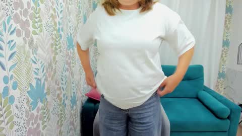 Lea online show from 09-20-25, 05:19