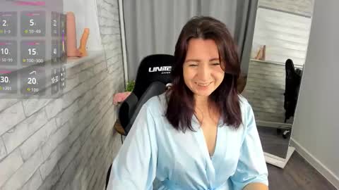 Snapshot of lea_shadom chatting on 10-20-25, 12:55 Lea online show from 10-20-25, 12:55