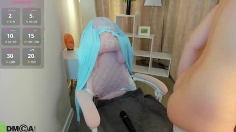 Snapshot of lea_shadom chatting on 11-13-25, 01:04 Lea online show from 11-13-25, 01:04