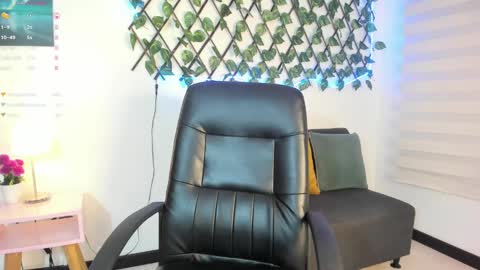 Lea Velle online show from 01-05-25, 03:53