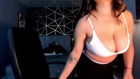 Lea Velle online show from 10-06-25, 05:05