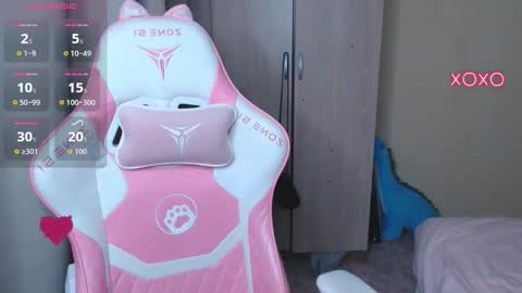 Snapshot of leah__gotty chatting on 11-26-25, 02:23 Leah Gotty online show from 11-26-25, 02:23