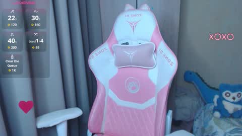 Snapshot of leah__gotty chatting on 12-17-25, 02:17 Leah Gotty online show from 12-17-25, 02:17