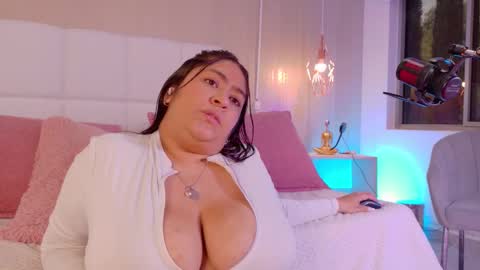 Leah online show from 10-06-25, 03:09