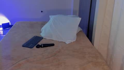 Snapshot of leahaltomm chatting on 03-05-25, 10:10 leahaltomm online show from 03-05-25, 10:10