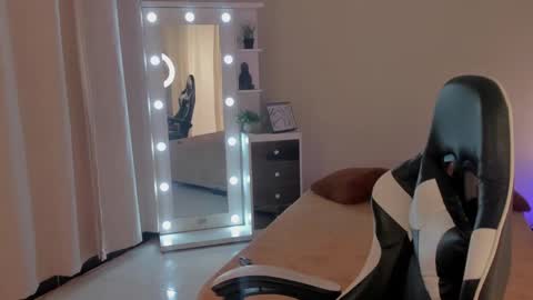 Snapshot of leahaltomm chatting on 03-06-25, 06:48 leahaltomm online show from 03-06-25, 06:48