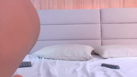 Snapshot of leahhtaylor chatting on 02-24-26, 08:29 leahhtaylor online show from 02-24-26, 08:29