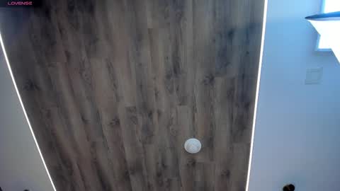 Snapshot of leahlombardi_ chatting on 10-10-25, 03:27 leahlombardi_ online show from 10-10-25, 03:27