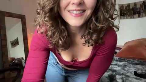 Snapshot of leahsparkles chatting on 11-08-25, 05:45 Leah Sparkles online show from 11-08-25, 05:45