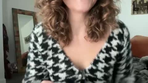 Snapshot of leahsparkles chatting on 11-24-25, 03:01 Leah Sparkles online show from 11-24-25, 03:01