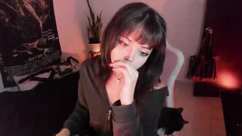 Snapshot of leamelie chatting on 09-11-25, 07:41 Amelia Black OF AMELIABLACK666 I lost all my thumbs up help me to get 80 online show from 09-11-25, 07:41