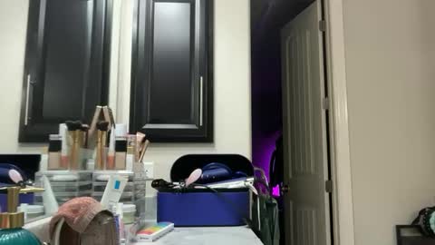 leanneluxecouple online show from 10-22-25, 10:26