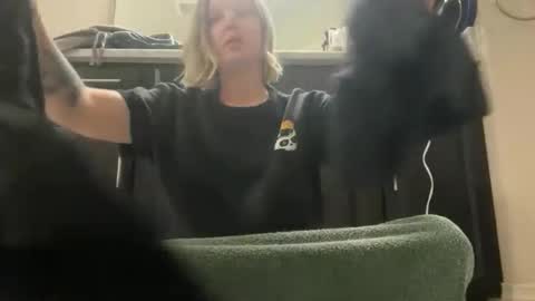 leanneluxecouple online show from 11-17-25, 11:27