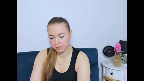 Lea online show from 10-21-25, 04:08
