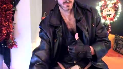 Snapshot of leatherdude69 chatting on 02-12-25, 06:51 leatherdude69 online show from 02-12-25, 06:51