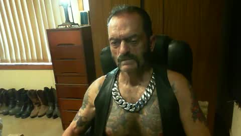 leathergreaser online show from 01-01-25, 10:24