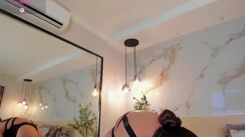 Snapshot of leathompson1 chatting on 11-04-25, 11:04 online show from 11-04-25, 11:04