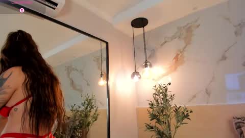 Snapshot of leathompson1 chatting on 11-18-25, 11:15 online show from 11-18-25, 11:15