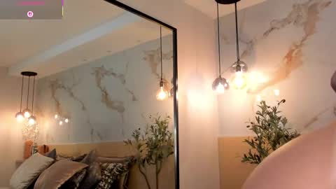 Snapshot of leathompson1 chatting on 12-02-25, 11:11 online show from 12-02-25, 11:11