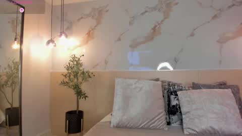 Snapshot of leathompson1 chatting on 12-03-25, 10:19 online show from 12-03-25, 10:19