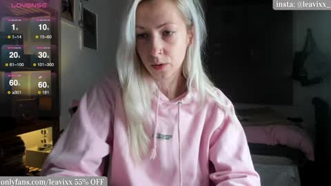 Snapshot of leavixx chatting on 12-17-24, 04:11 LeaVixx online show from 12-17-24, 04:11