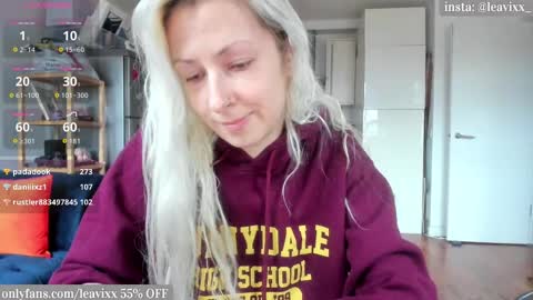 Snapshot of leavixx chatting on 10-26-25, 03:29 LeaVixx online show from 10-26-25, 03:29