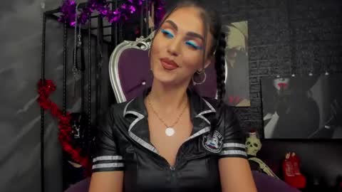 Snapshot of leavonnouire chatting on 01-08-25, 06:31 Lea online show from 01-08-25, 06:31