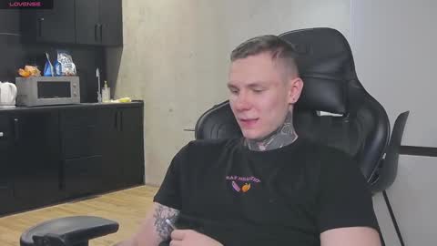 Snapshot of lechery_boy chatting on 01-19-25, 06:32 Lechery boy online show from 01-19-25, 06:32