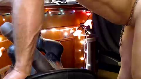 Lee Cox online show from 10-12-25, 01:59