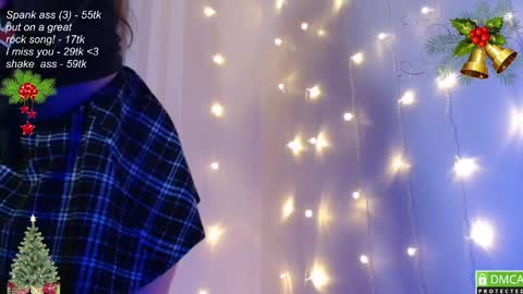 Snapshot of leia_bell chatting on 01-05-25, 06:13 hey Im Leia and I love rock  online show from 01-05-25, 06:13