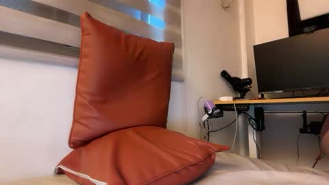 Snapshot of leiah_goddessx chatting on 06-18-26, 05:19 Leiah online show from 06-18-26, 05:19