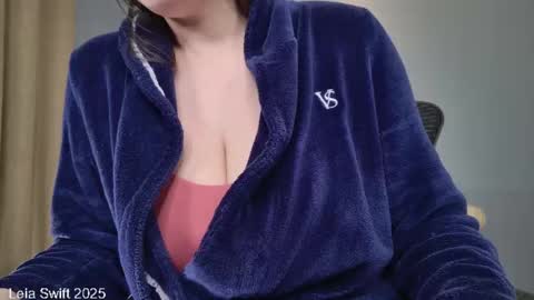 Leia Swift online show from 03-09-25, 10:41