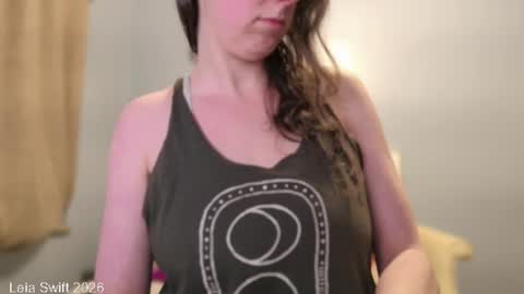 Leia Swift online show from 02-22-26, 01:18