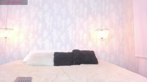 LEIGH ANGELS online show from 11-09-25, 09:35