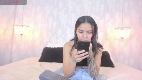 LEIGH ANGELS online show from 11-12-25, 10:09