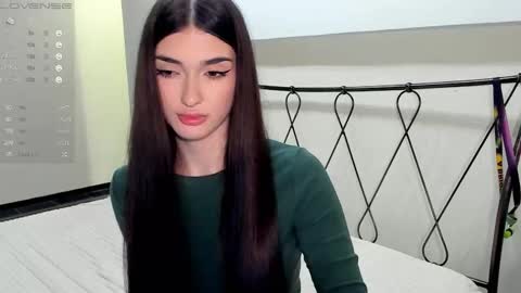 Snapshot of leila_4ever chatting on 02-13-25, 06:05 Leila online show from 02-13-25, 06:05