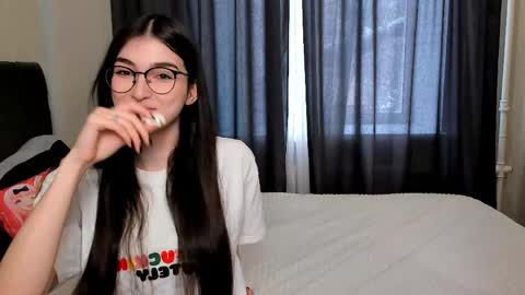 Leila online show from 04-21-26, 08:09