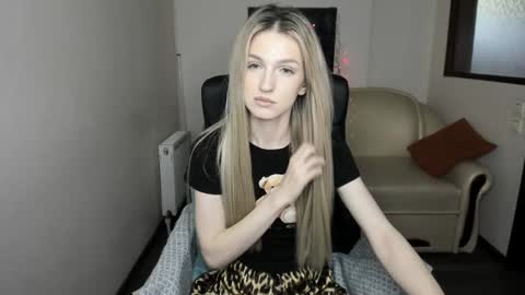 Leila Morriss online show from 12-11-24, 03:24