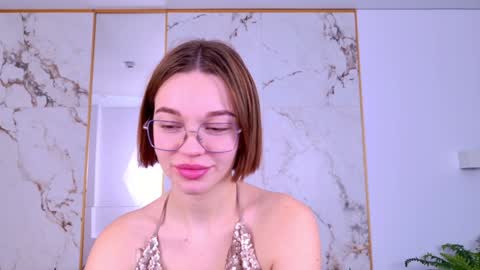 Snapshot of leilalawson chatting on 12-19-24, 07:07 LeilaLawson online show from 12-19-24, 07:07