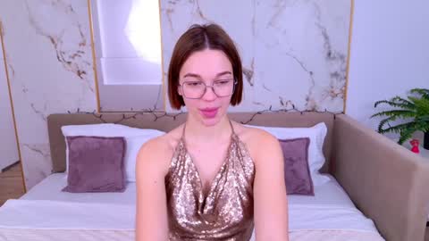 Snapshot of leilalawson chatting on 12-19-24, 10:10 LeilaLawson online show from 12-19-24, 10:10