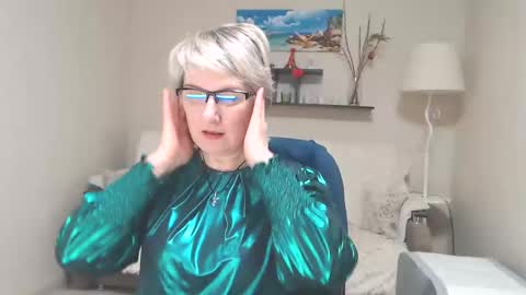 Leila Kinky online show from 02-19-25, 04:12