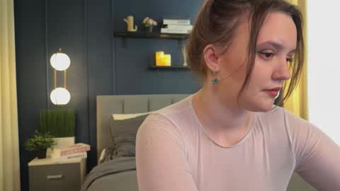 Lela online show from 01-17-26, 04:54