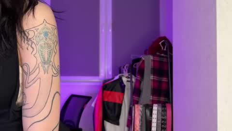 Snapshot of lemonandpeach chatting on 09-19-25, 07:36 2 shy lemons 1 peach online show from 09-19-25, 07:36