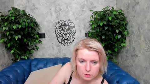 Snapshot of lena_paulles chatting on 12-19-24, 01:51 Lena online show from 12-19-24, 01:51