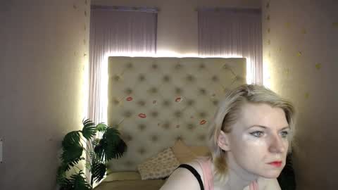 Snapshot of lena_paulles chatting on 12-30-24, 03:58 Lena online show from 12-30-24, 03:58