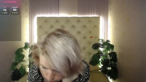 Snapshot of lena_paulles chatting on 01-06-25, 10:13 Lena online show from 01-06-25, 10:13