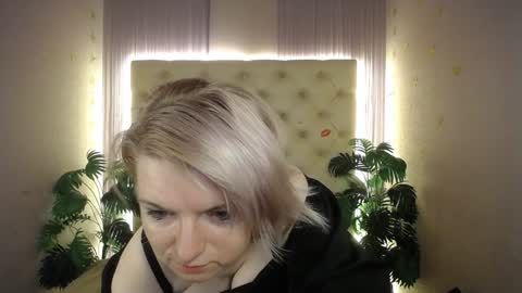 Snapshot of lena_paulles chatting on 01-07-25, 04:08 Lena online show from 01-07-25, 04:08